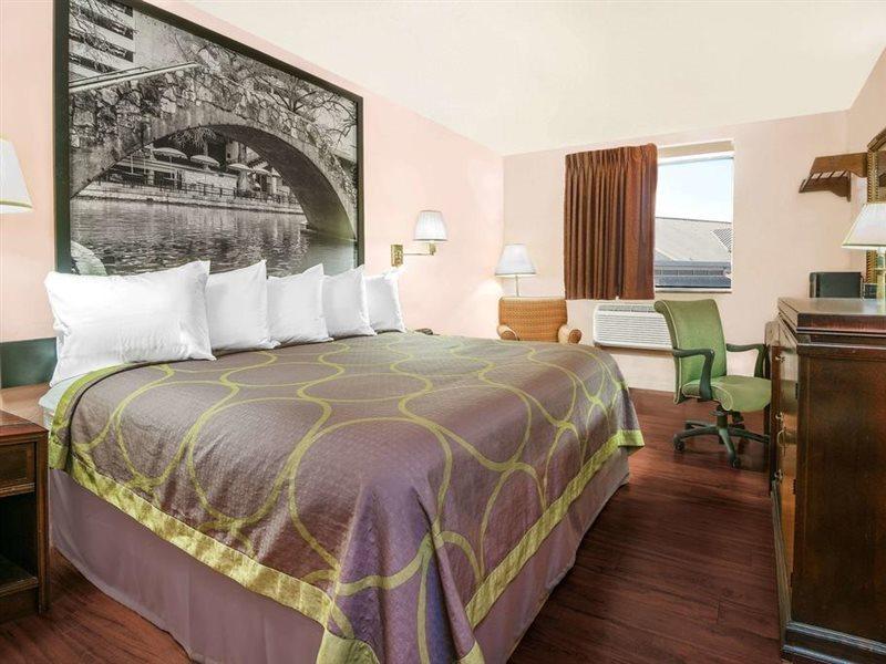Super 8 By Wyndham San Antonio/I-35 North Hotel Екстериор снимка