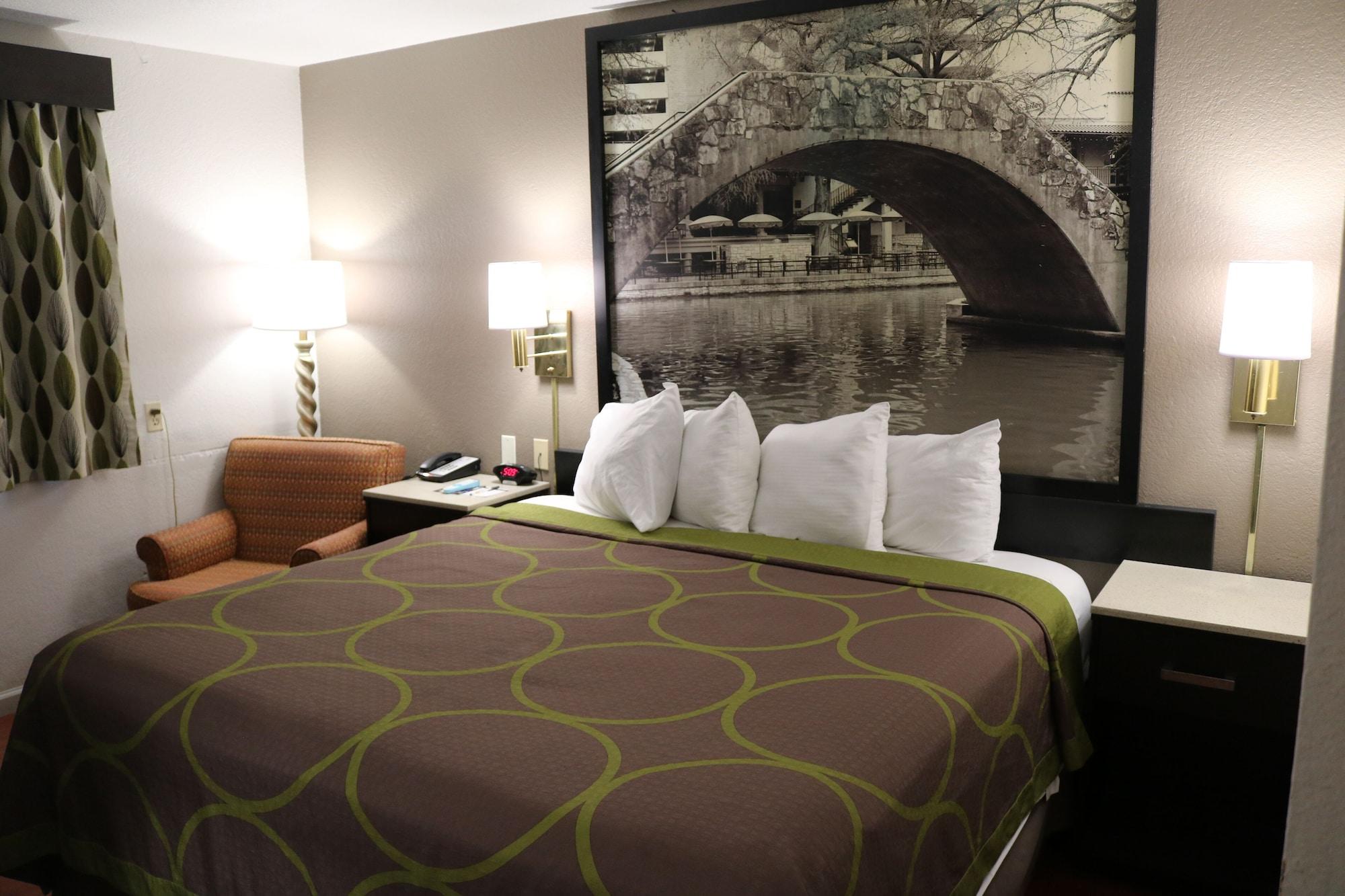 Super 8 By Wyndham San Antonio/I-35 North Hotel Екстериор снимка