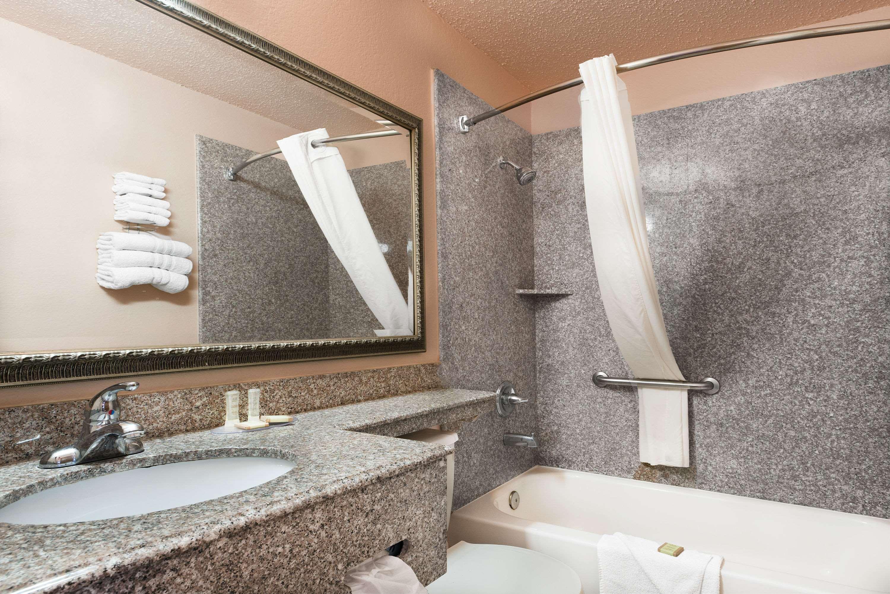 Super 8 By Wyndham San Antonio/I-35 North Hotel Екстериор снимка